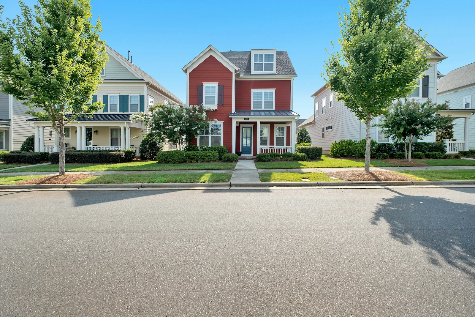 Single-family home on a tree-lined street in suburban Ashburn, Northern Virginia
